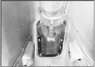 29.3 Handbrake equaliser and linkage on underbody