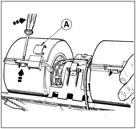 13.5 Prising off a heater fan cover clip