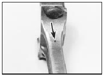 30.10c Connecting rod oil hole (arrowed) must face inlet manifold side of