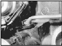 15.10 Unscrewing distributor clamp bolt - Bosch distributor