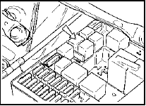 20.17 Electric choke heater relay location (arrowed) in main fusebox - ESC