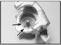 7.15 Remove the circlip (ends arrowed) to release the pushrod and key plate