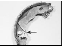 5.13 Fully retract the self-adjuster ratchet (arrowed) before refitting the