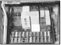 3.3b Fusebox cover removed to expose fuses and relays (1.8 CVH model shown)