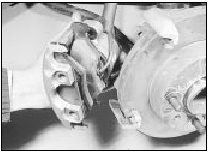 4.18 Withdrawing a caliper from its carrier bracket - Teves caliper