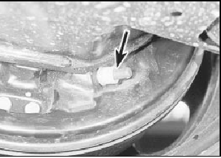 28.5 Plastic plunger (arrowed) in brake backplate