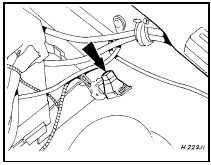 10.45 CO adjustment potentiometer location (arrowed) - 1.6 EFI engine