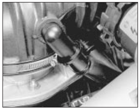 34.7 Detach the shut-off valve hose - K-Jetronic system