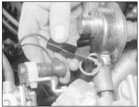 7.10b . . . anti-run-on valve and back bleed solenoid (if fitted) - 1.4 litre
