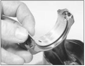 9.11 Fitting the bearing shell in the connecting rod