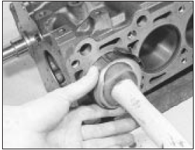 9.13b Installing a piston/connecting rod assembly