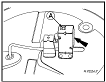 18.1 Fuel cut-off (inertia) switch location (arrowed) - 1.4 CFI engine