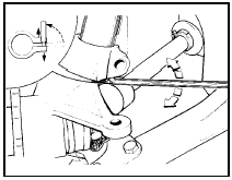 2.13 Using a lever to spread the hub carrier clamp jaws